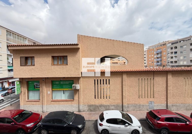 Segunda mano - Apartamento  - Torrevieja - Estacion De Autobuses