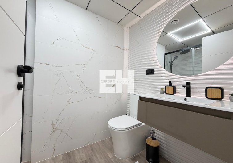 Segunda mano - Apartamento  - Torrevieja - Estacion De Autobuses