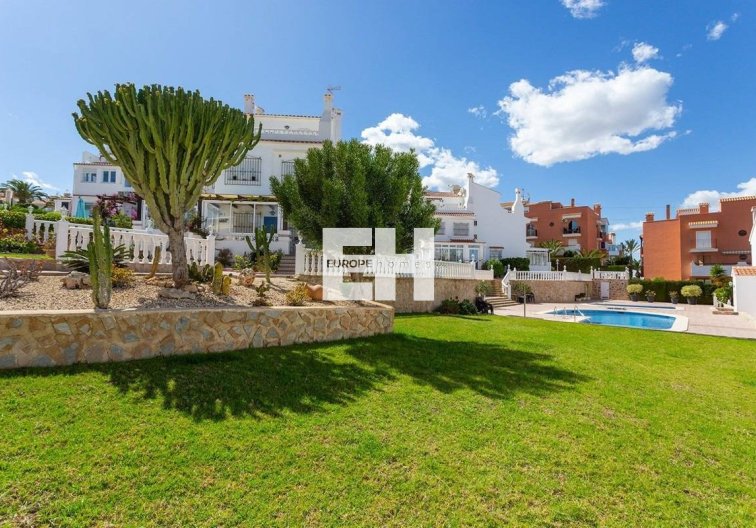 Segunda mano - villa - Torrevieja - La Mata