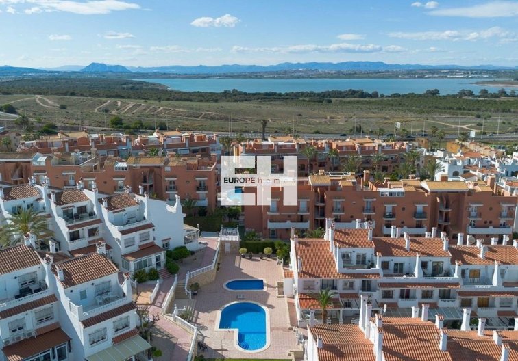 Segunda mano - villa - Torrevieja - La Mata
