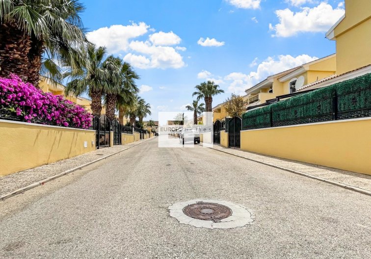 Segunda mano - villa - Orihuela Costa - Costa Blanca