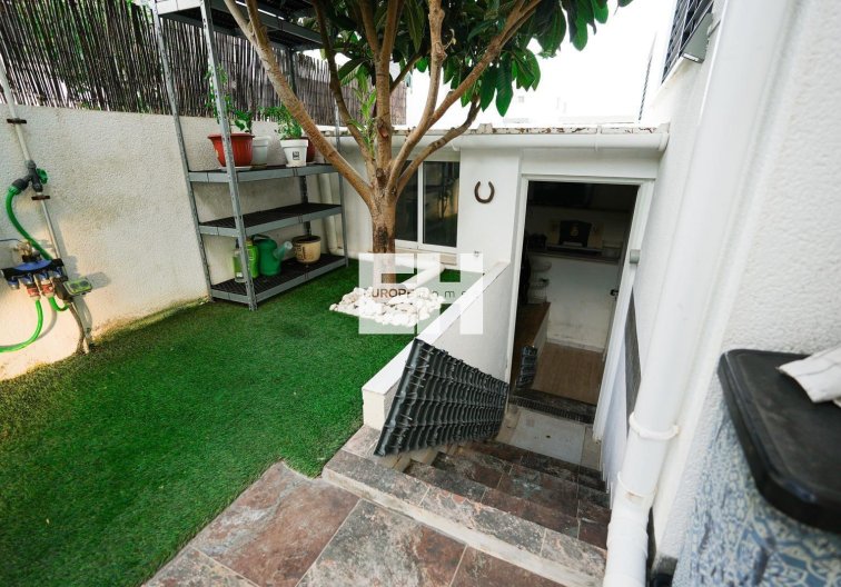 Segunda mano - town house - Torrevieja - Aguas Nuevas