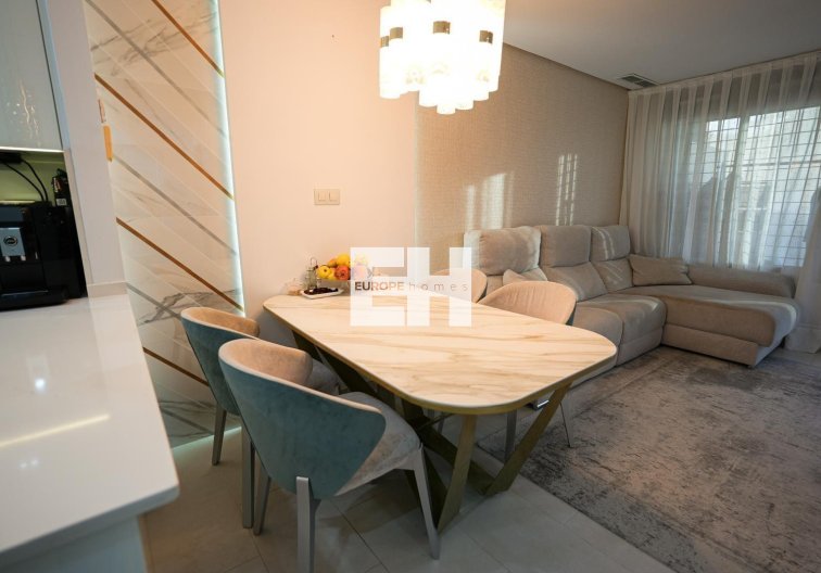 Segunda mano - town house - Torrevieja - Aguas Nuevas
