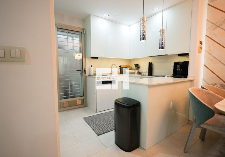 Segunda mano - town house - Torrevieja - Aguas Nuevas