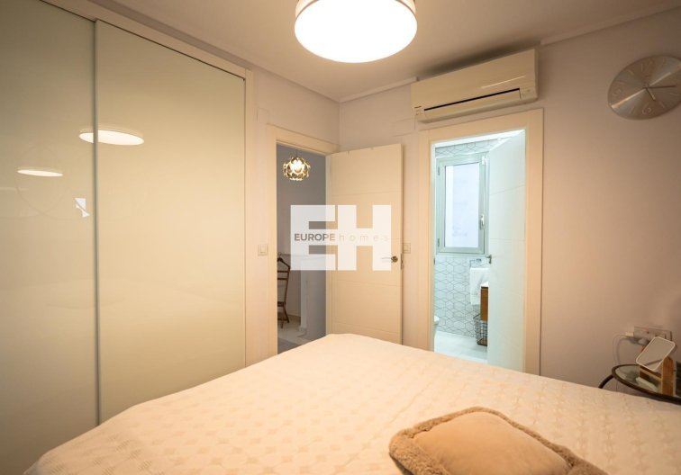 Segunda mano - town house - Torrevieja - Aguas Nuevas