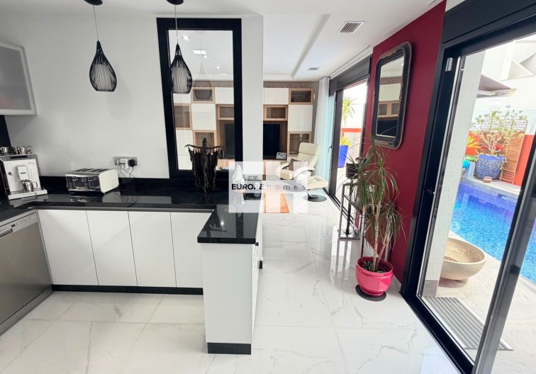 Segunda mano - villa - Los Montesinos - Costa Blanca