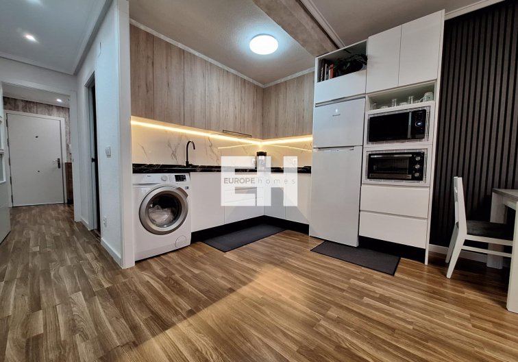 Segunda mano - Apartamento  - Torrevieja - Centro