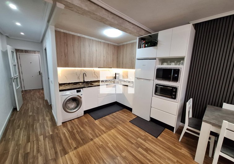 Segunda mano - Apartamento  - Torrevieja - Centro