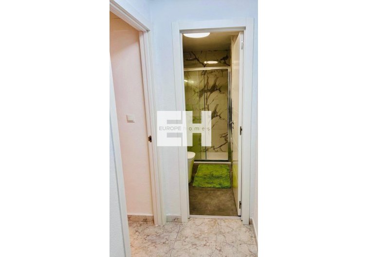 Segunda mano - Apartamento  - Torrevieja - Estacion De Autobuses