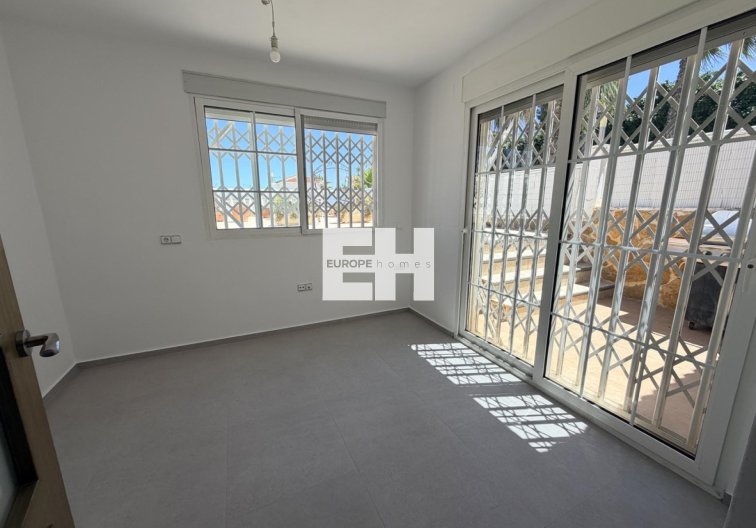 Segunda mano - villa - Torrevieja - Costa Blanca