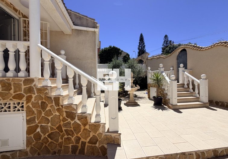 Segunda mano - villa - Torrevieja - Costa Blanca