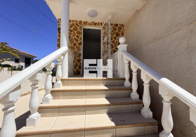 Segunda mano - villa - Torrevieja - Costa Blanca