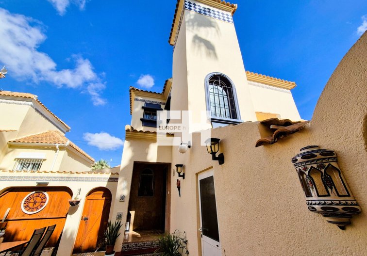 Segunda mano - villa - Villamartin - Costa Blanca