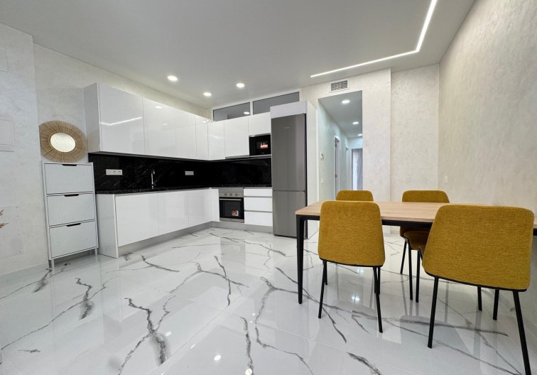 Segunda mano - Apartamento  - Torrevieja - Estacion De Autobuses