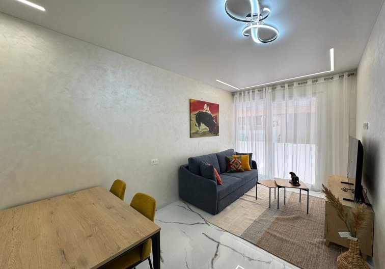 Segunda mano - Apartamento  - Torrevieja - Estacion De Autobuses