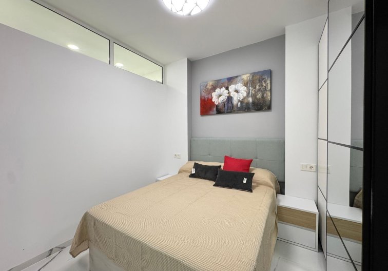 Segunda mano - Apartamento  - Torrevieja - Estacion De Autobuses