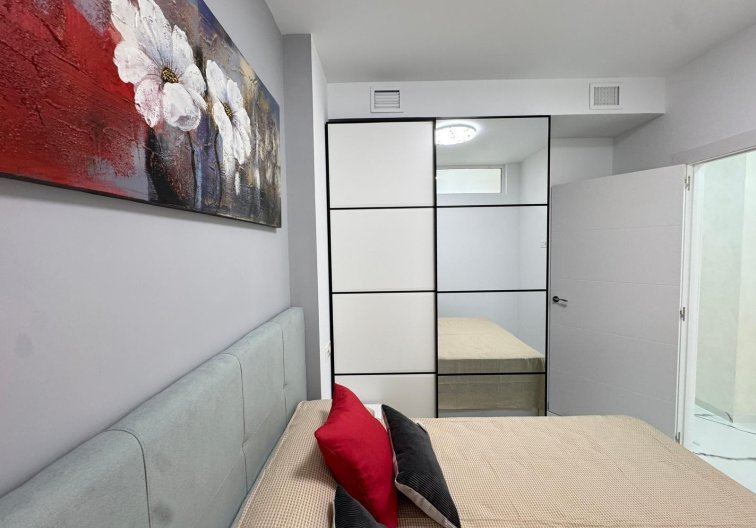 Segunda mano - Apartamento  - Torrevieja - Estacion De Autobuses