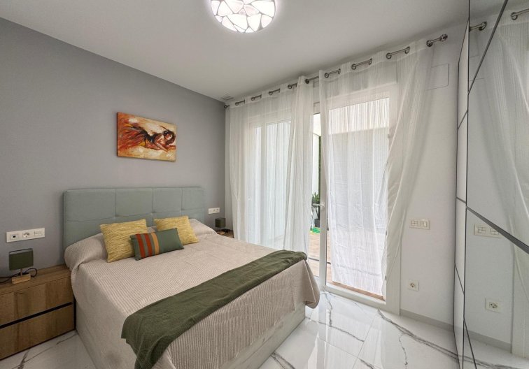 Segunda mano - Apartamento  - Torrevieja - Estacion De Autobuses