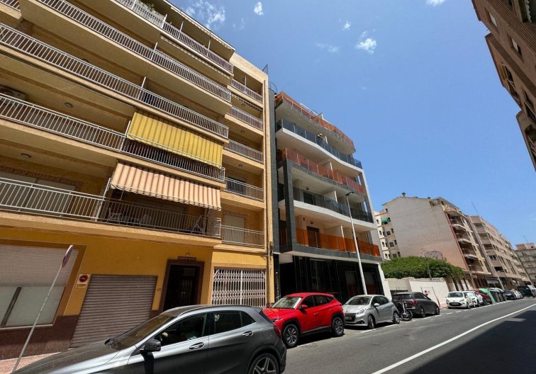 Segunda mano - Apartamento  - Torrevieja - Estacion De Autobuses
