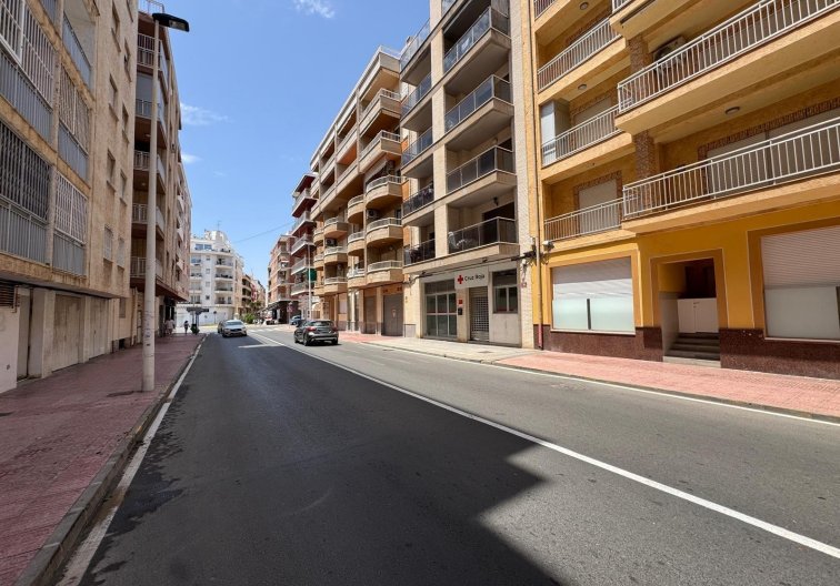 Segunda mano - Apartamento  - Torrevieja - Estacion De Autobuses