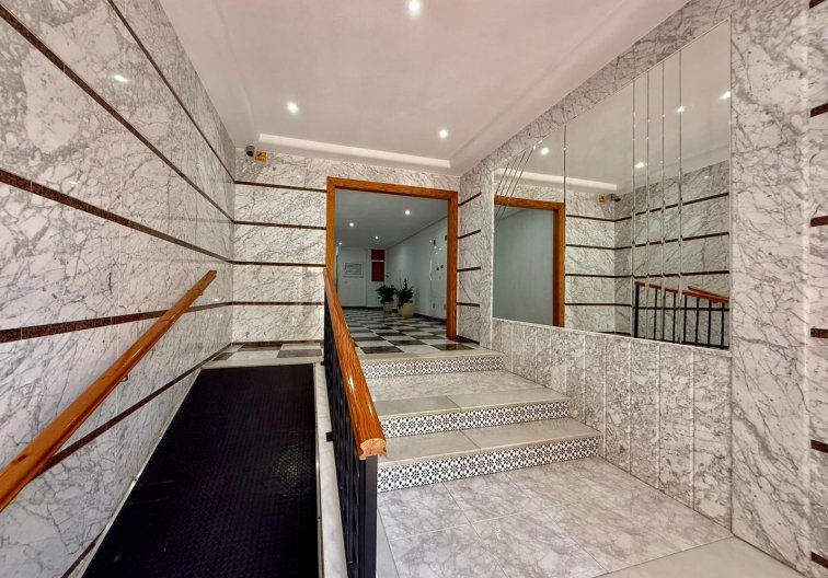 Resale - Apartment - Torrevieja - Playa del Cura