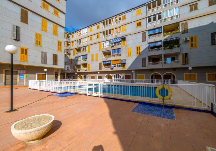 Resale - Apartment - Torrevieja - Acequion