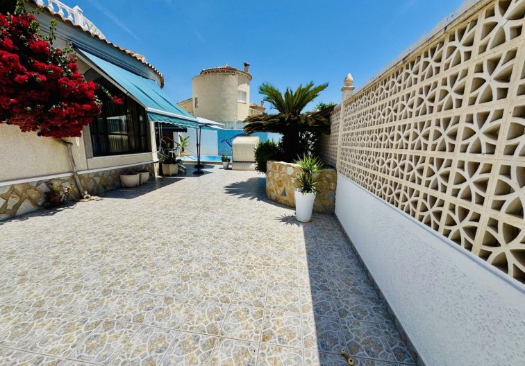 Resale - villa - Torrevieja - La Siesta - El Salado - Torreta