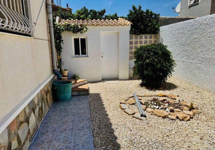 Resale - villa - Torrevieja - La Siesta - El Salado - Torreta