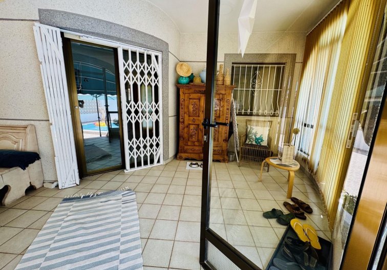 Resale - villa - Torrevieja - La Siesta - El Salado - Torreta