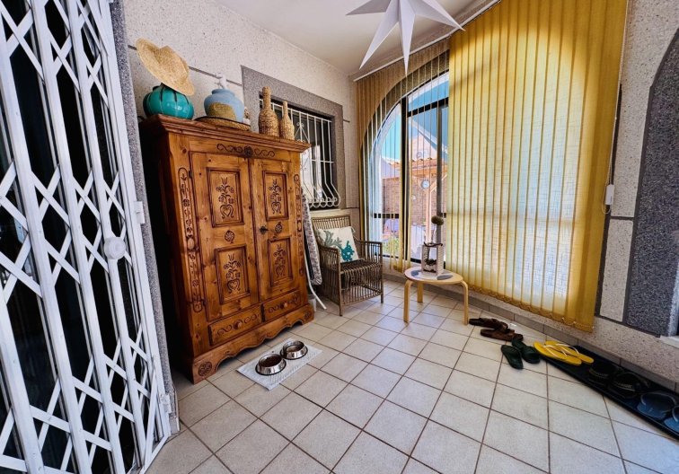 Resale - villa - Torrevieja - La Siesta - El Salado - Torreta
