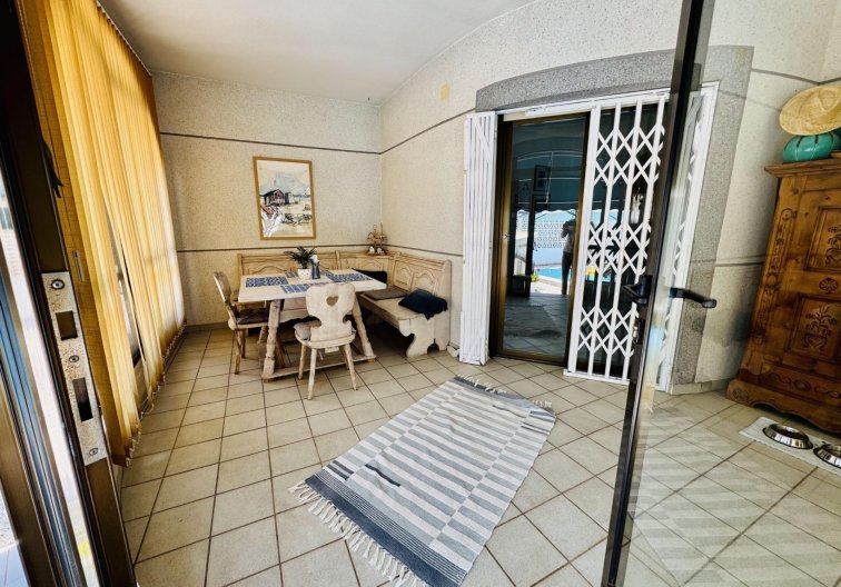Resale - villa - Torrevieja - La Siesta - El Salado - Torreta