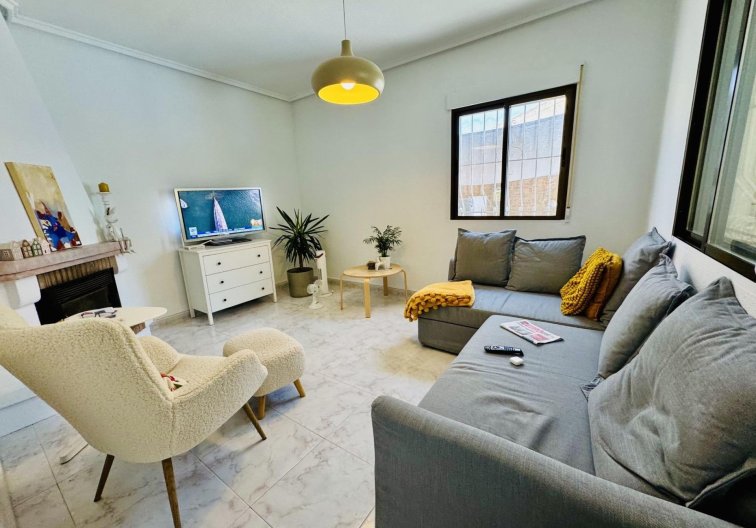 Resale - villa - Torrevieja - La Siesta - El Salado - Torreta
