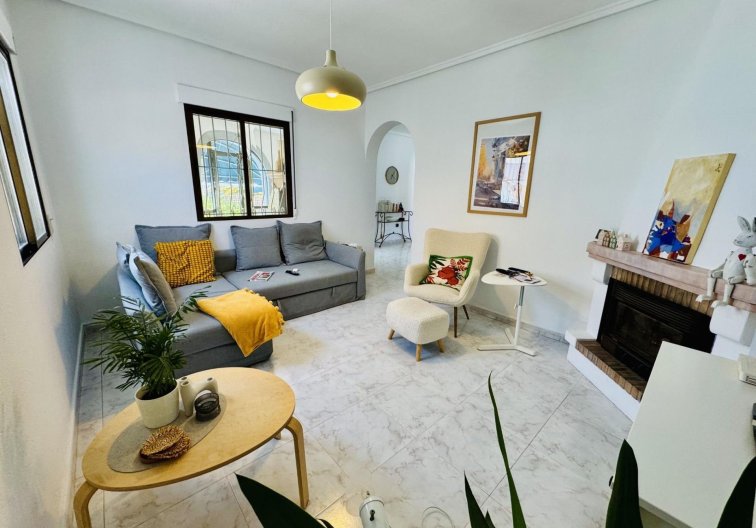 Resale - villa - Torrevieja - La Siesta - El Salado - Torreta