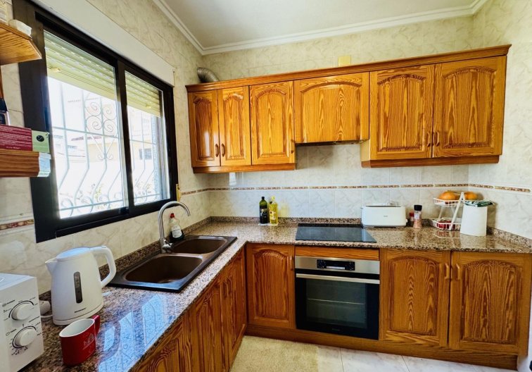 Resale - villa - Torrevieja - La Siesta - El Salado - Torreta