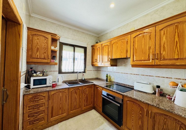 Resale - villa - Torrevieja - La Siesta - El Salado - Torreta