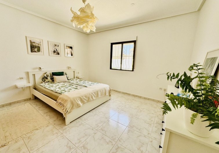 Resale - villa - Torrevieja - La Siesta - El Salado - Torreta