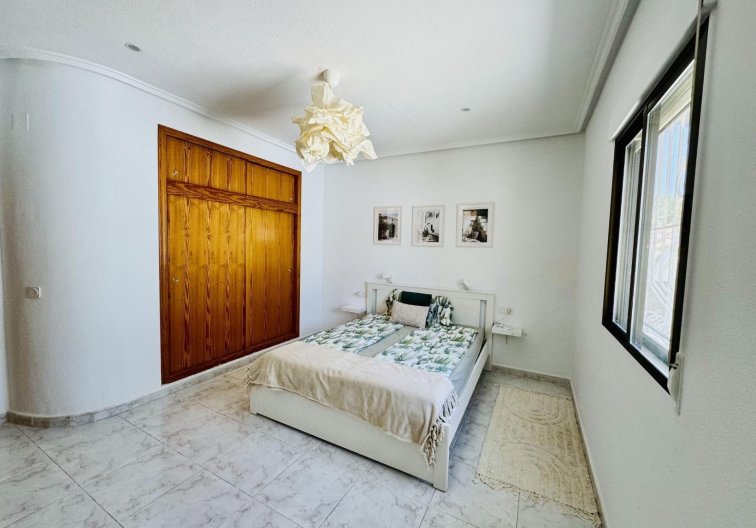 Resale - villa - Torrevieja - La Siesta - El Salado - Torreta