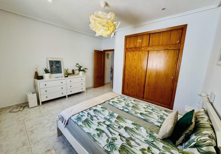 Resale - villa - Torrevieja - La Siesta - El Salado - Torreta