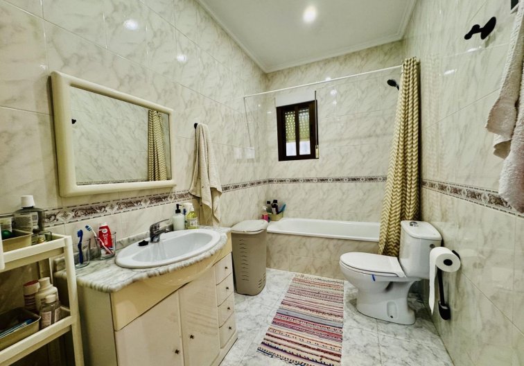 Resale - villa - Torrevieja - La Siesta - El Salado - Torreta
