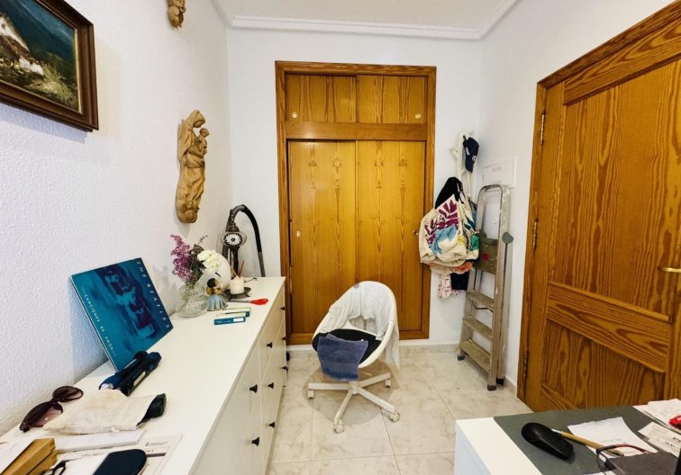 Resale - villa - Torrevieja - La Siesta - El Salado - Torreta