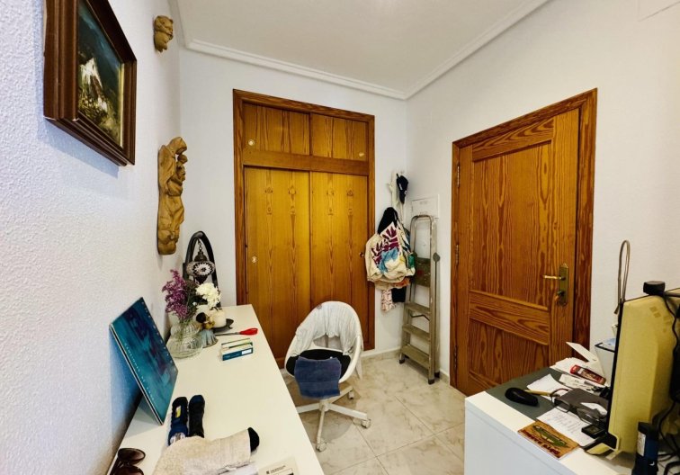 Resale - villa - Torrevieja - La Siesta - El Salado - Torreta