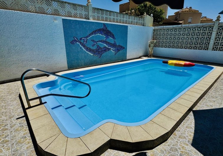 Resale - villa - Torrevieja - La Siesta - El Salado - Torreta