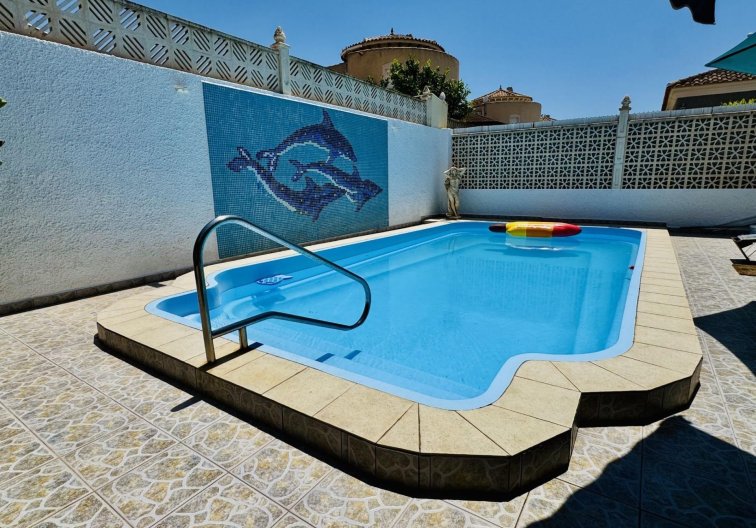 Resale - villa - Torrevieja - La Siesta - El Salado - Torreta