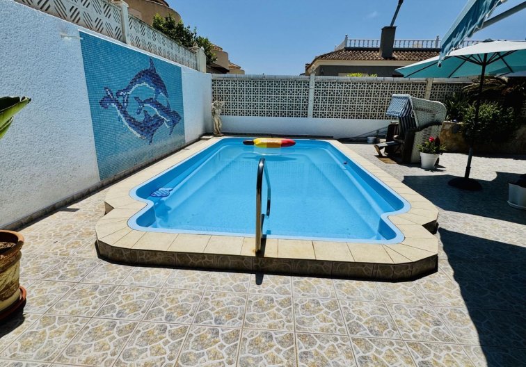 Resale - villa - Torrevieja - La Siesta - El Salado - Torreta
