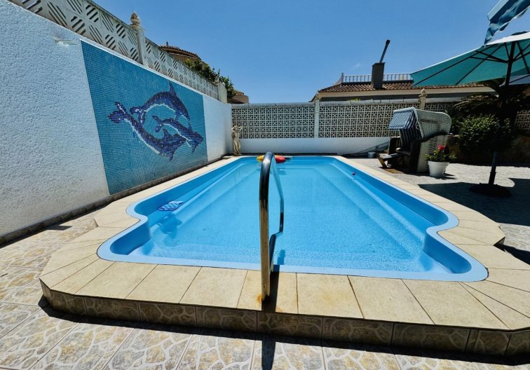 Resale - villa - Torrevieja - La Siesta - El Salado - Torreta