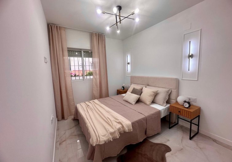 Segunda mano - Apartamento  - Torrevieja - Estacion De Autobuses