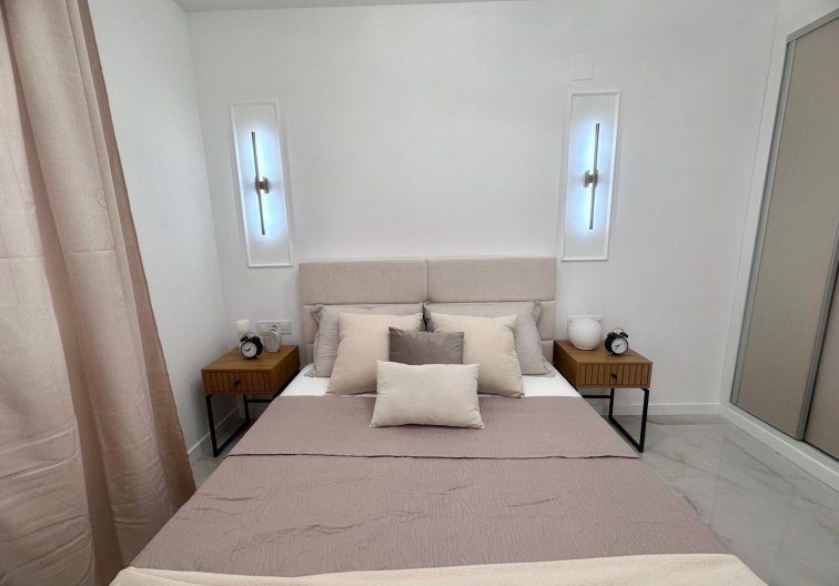 Segunda mano - Apartamento  - Torrevieja - Estacion De Autobuses