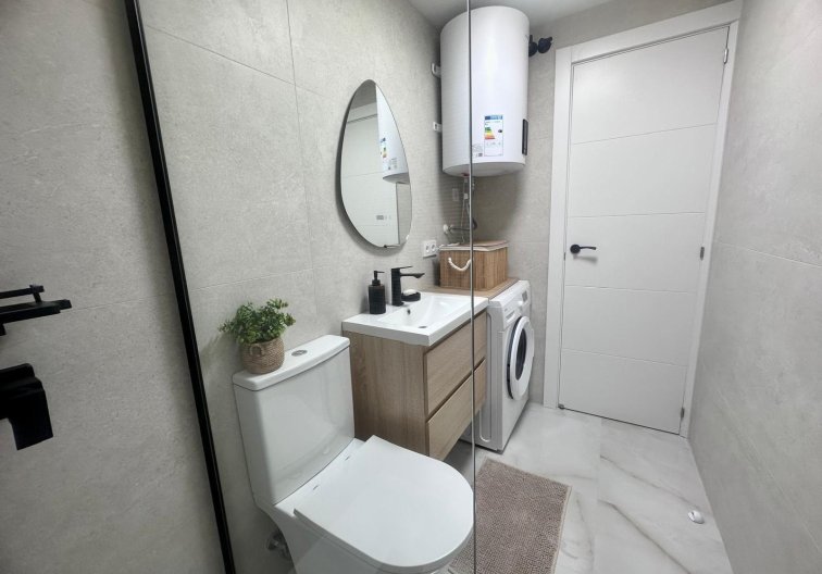 Segunda mano - Apartamento  - Torrevieja - Estacion De Autobuses