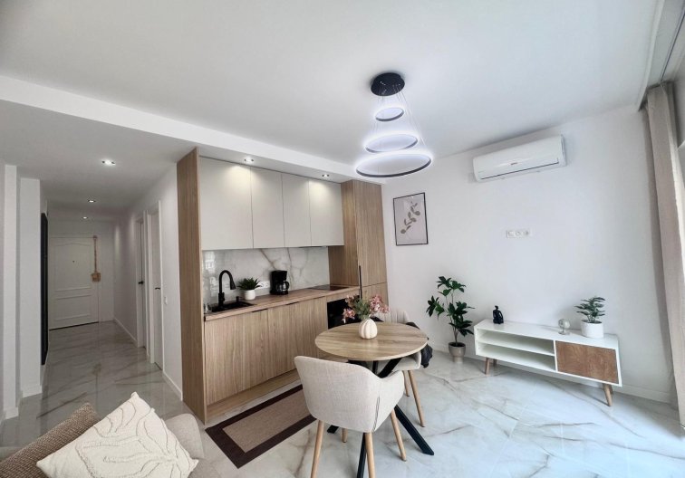 Segunda mano - Apartamento  - Torrevieja - Estacion De Autobuses