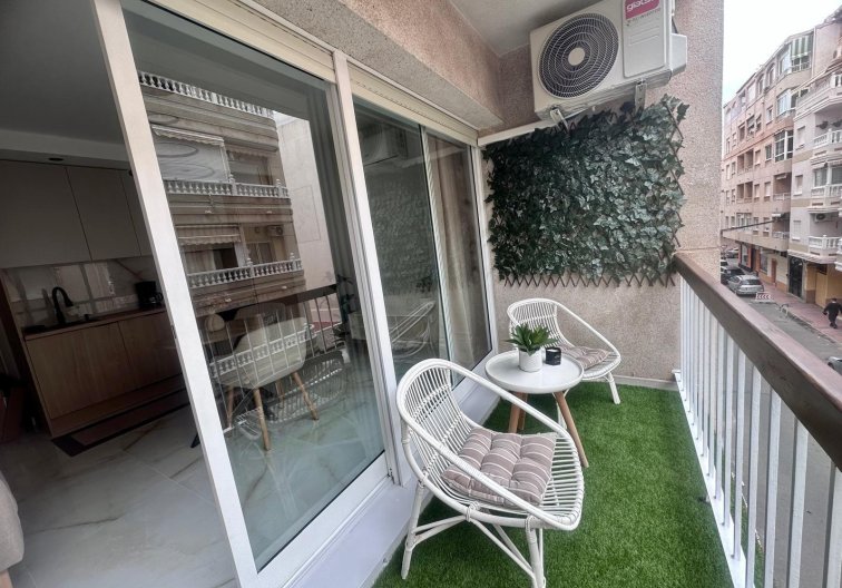 Segunda mano - Apartamento  - Torrevieja - Estacion De Autobuses